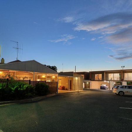 Court Street Motel Parkes Extérieur photo