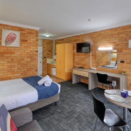 Court Street Motel Parkes Extérieur photo