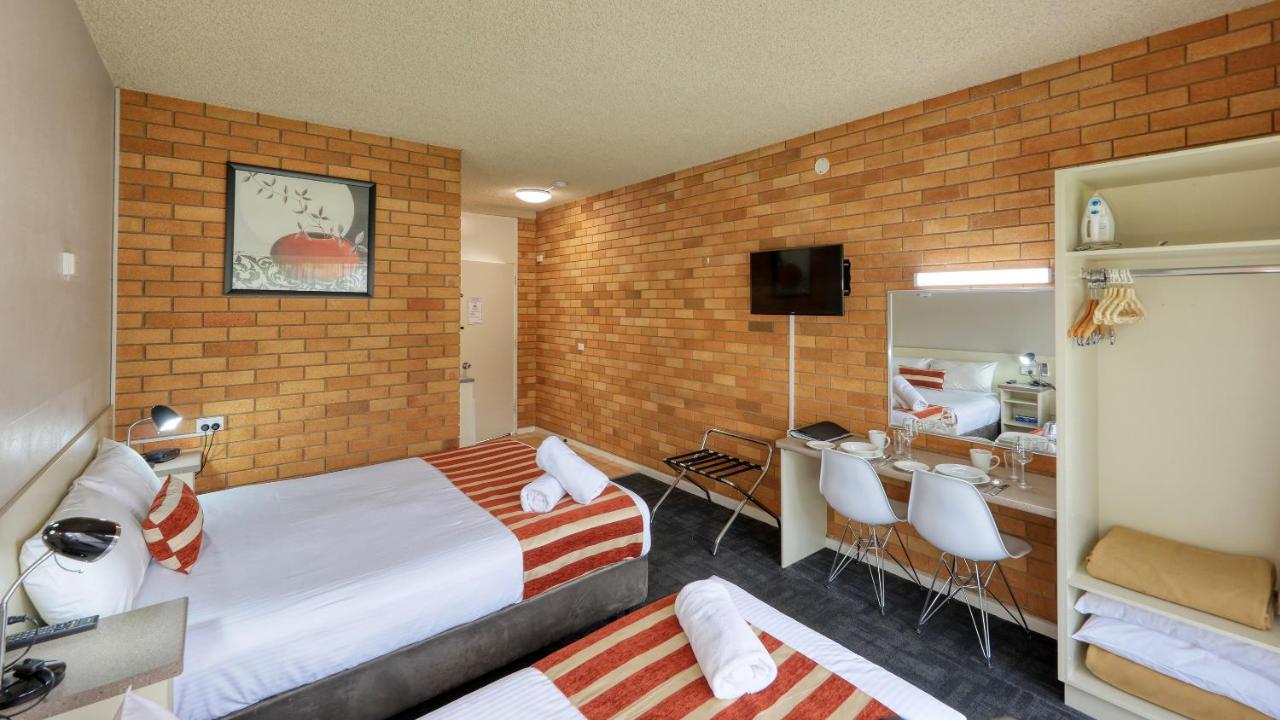 Court Street Motel Parkes Extérieur photo