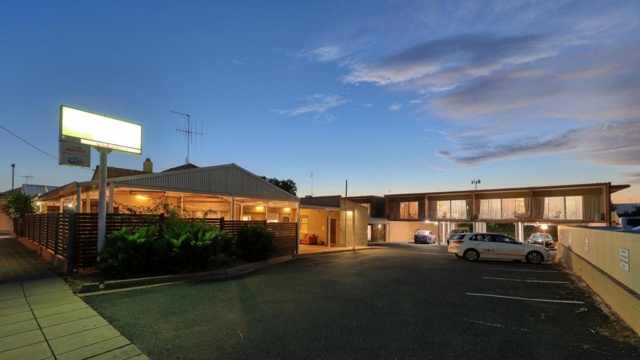 Court Street Motel Parkes Extérieur photo