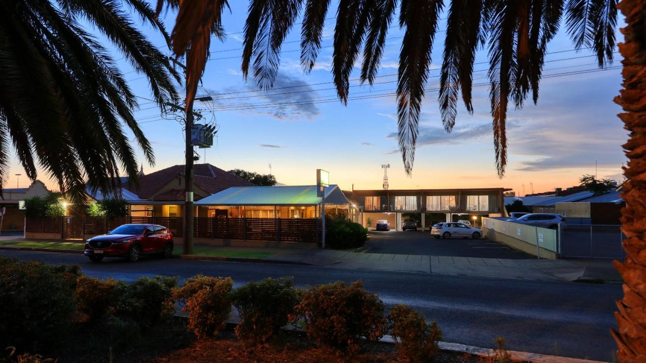 Court Street Motel Parkes Extérieur photo
