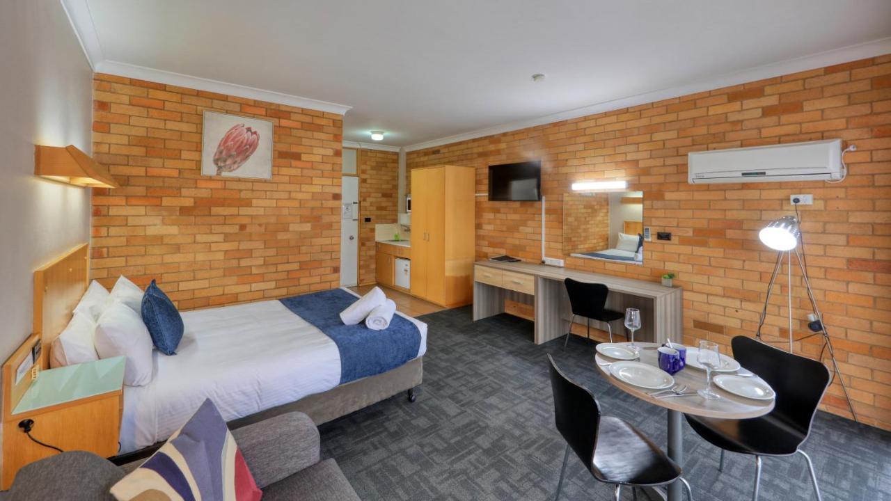 Court Street Motel Parkes Extérieur photo