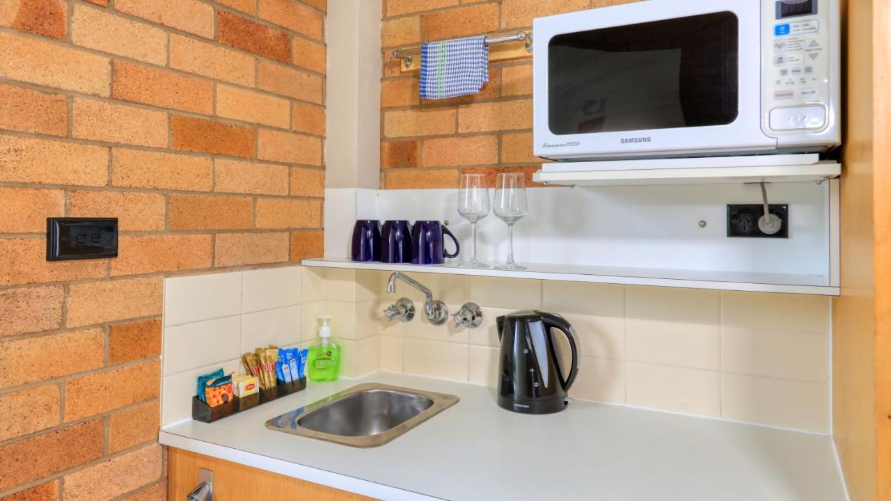 Court Street Motel Parkes Extérieur photo